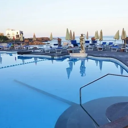Kalos Hotel 3*